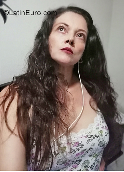 Date this young Colombia girl Dona from Bogota CO25666