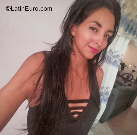 Date this georgeous Colombia girl Andrea from Cali CO25674