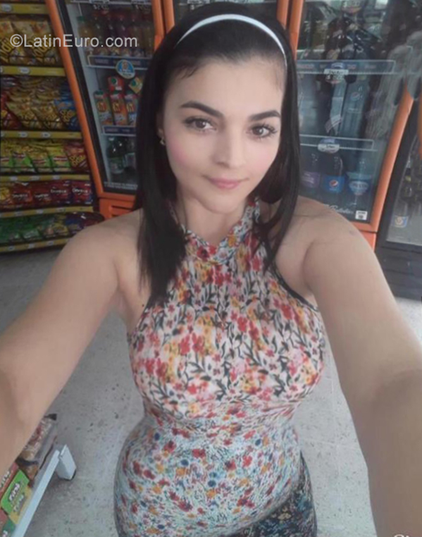 Date this tall Colombia girl Andrea from Cali CO25680