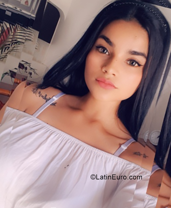 Date this charming Colombia girl Camila from Bogota CO25683