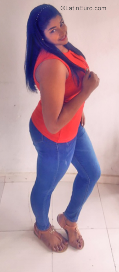 Date this stunning Dominican Republic girl Glady from Santo Domingo DO35345