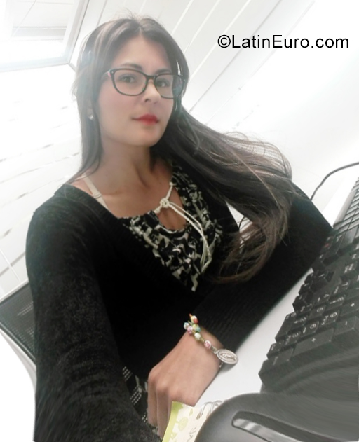 Date this cute Colombia girl Samanta from b CO25700