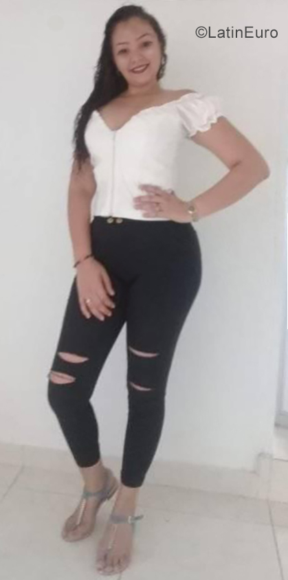 Date this lovely Colombia girl Gabriela from Santa Marta CO25702