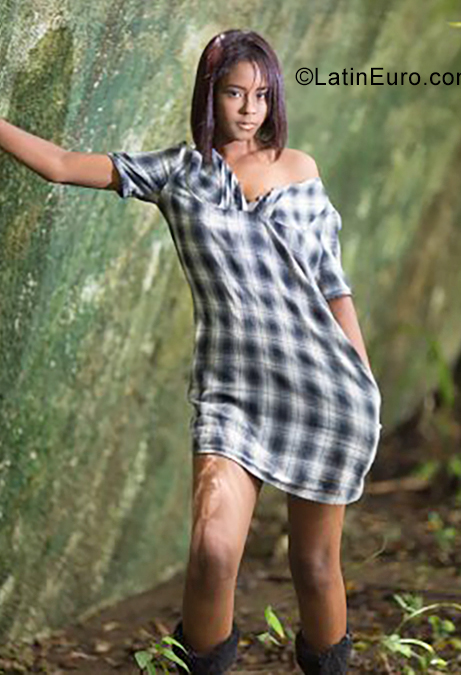 Date this good-looking Dominican Republic girl Sofia from Santo Domingo DO35401