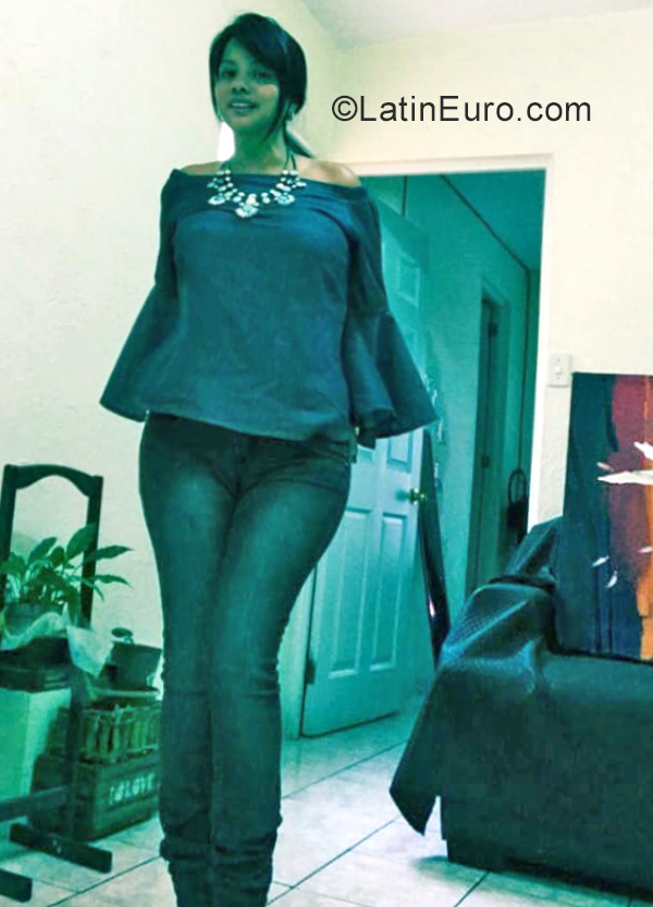 Date this funny Guatemala girl Thyna from Guatemala City GT108