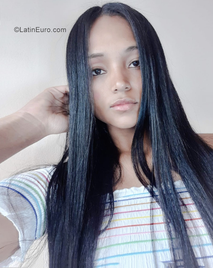 Date this stunning Colombia girl Cindy from Bogota CO25757