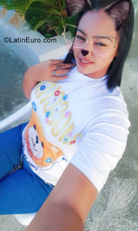 Date this nice looking Dominican Republic girl KENIA from Boca Chica DO35429