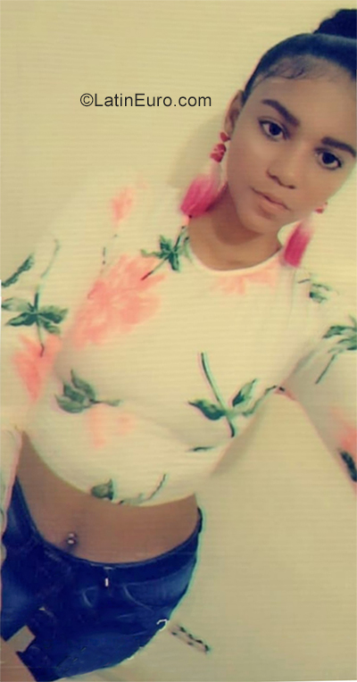 Date this lovely Dominican Republic girl Ivonne from Santiago DO35435