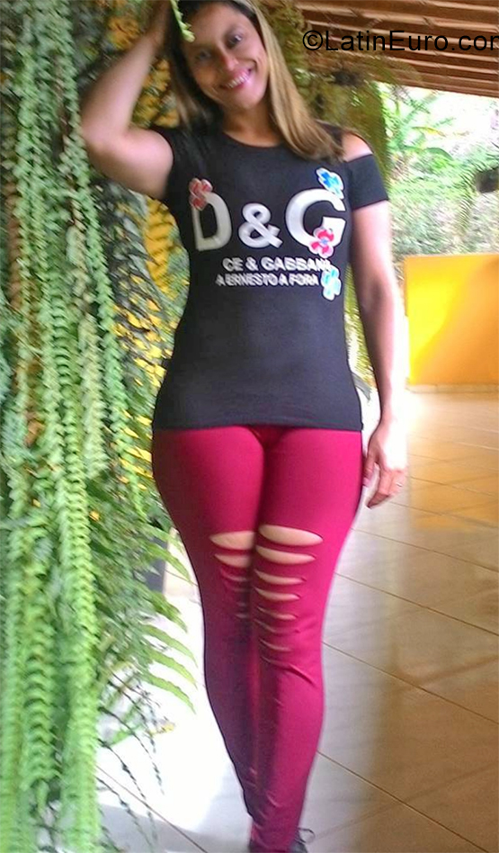 Date this charming Brazil girl Juliana from Victoria BR10871