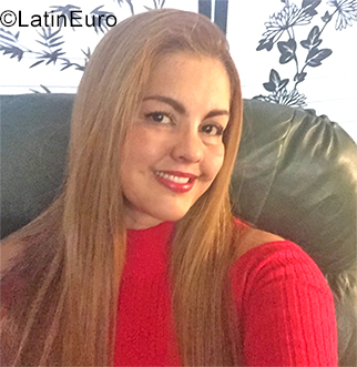 Date this beautiful Colombia girl Nath from Armenia CO25787