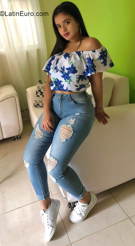 Date this stunning Dominican Republic girl Keisy from Santiago DO35485