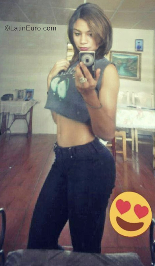 Date this hot Venezuela girl Cecilia from Caracas VE2554