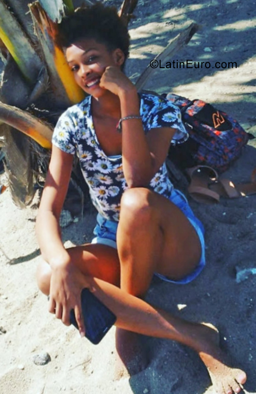 Date this sultry Dominican Republic girl Yafru from San Cristobal DO35505