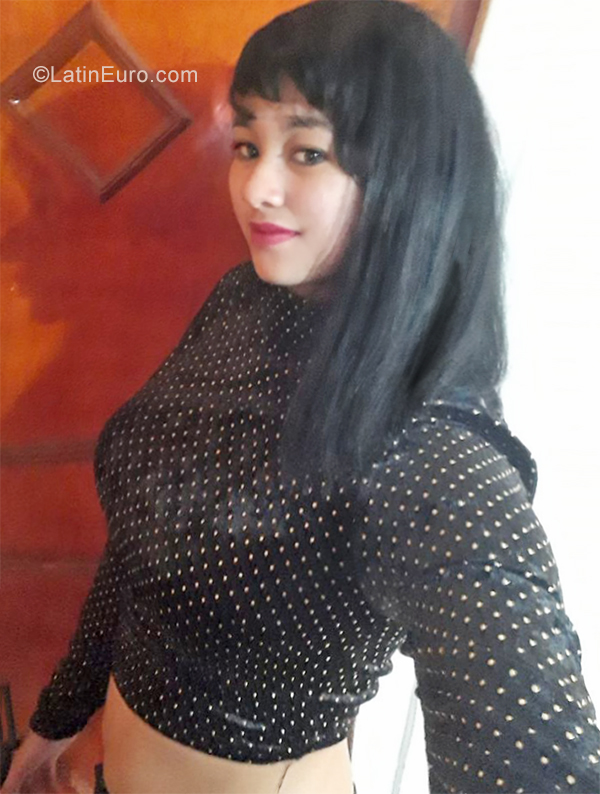 Date this hot Colombia girl Rosa from Bogota CO25807