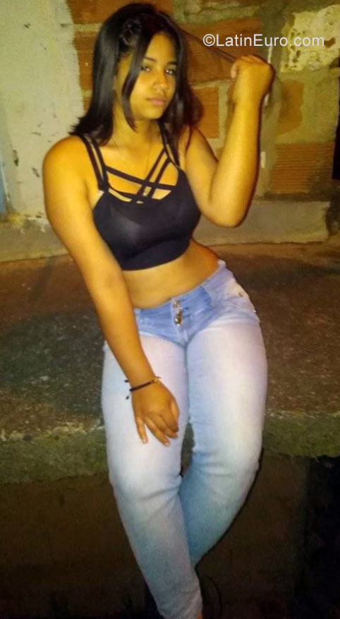 Date this charming Colombia girl Naly from Medellin CO25819