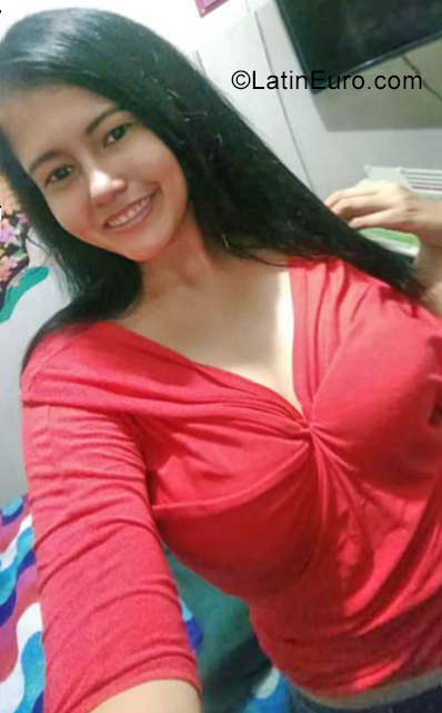Date this attractive Colombia girl Lucia from Cartagena CO25832