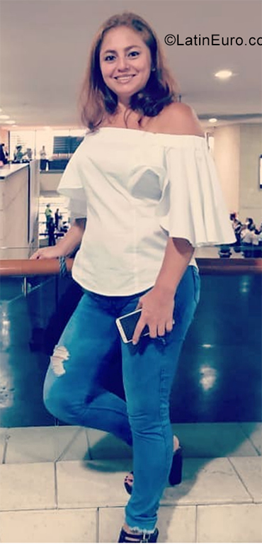Date this lovely Colombia girl Consuelo from Cali CO25834