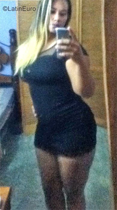 Date this voluptuous Venezuela girl Andrea from Porlamar VE2578