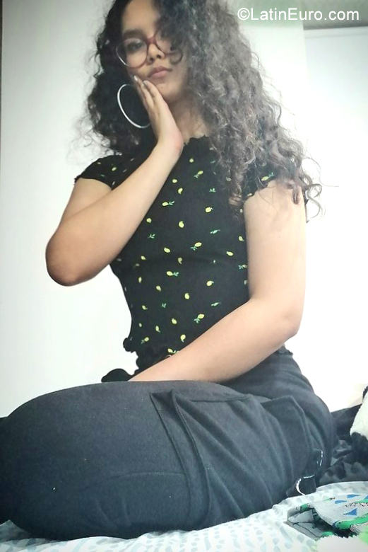 Date this cute Colombia girl Melani from Medellin CO25850