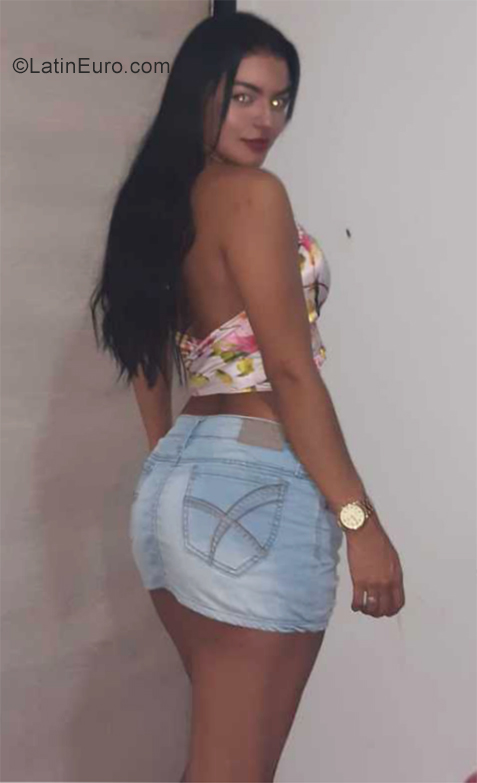 Date this lovely Colombia girl Tania from Bogota CO25851