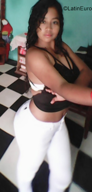 Date this georgeous Colombia girl Fernanda from Cali CO25867