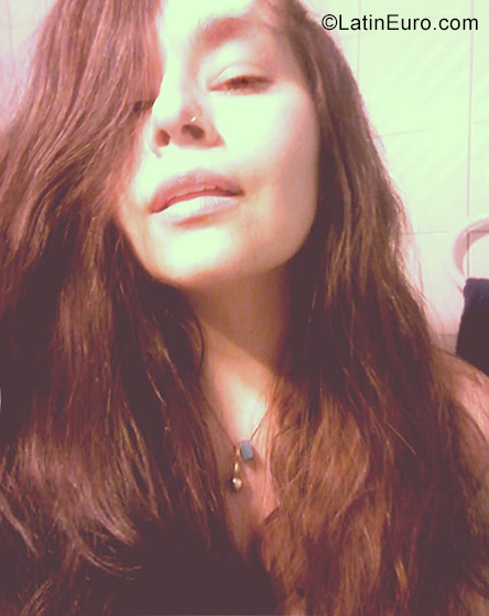Date this attractive Argentina girl Vanessa from Buenos Aires AR233