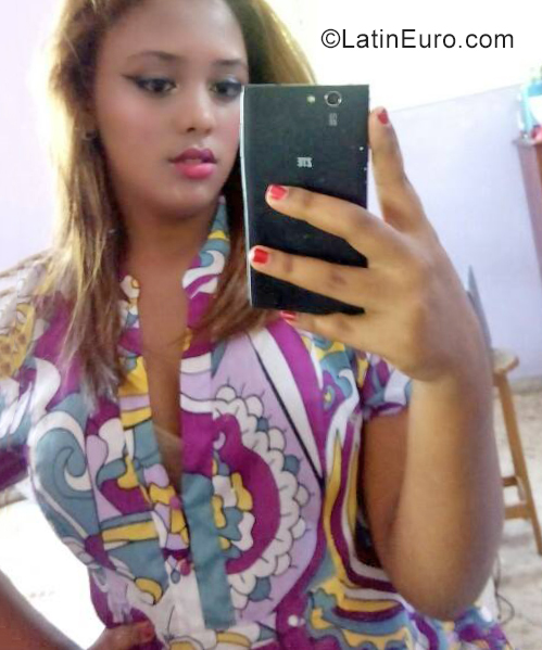 Date this foxy Dominican Republic girl Milagros from Santo Domingo DO35642