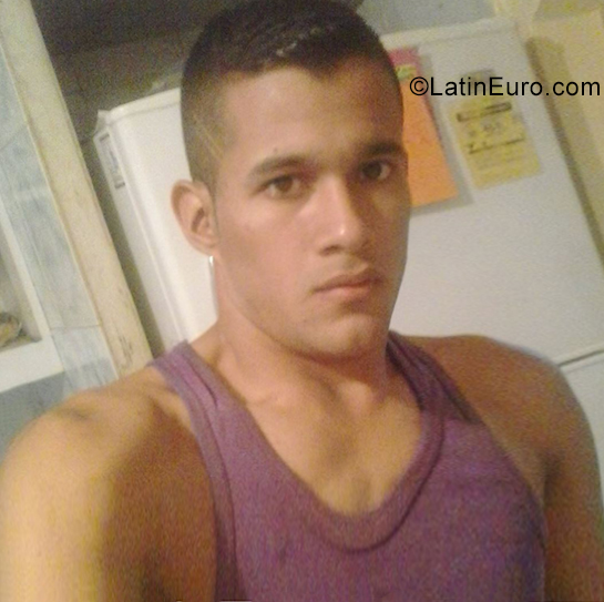 Date this young Venezuela man William from Barcelona VE2592