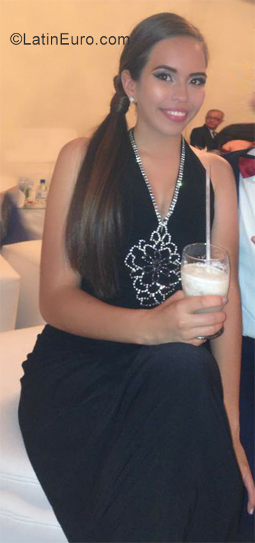 Date this foxy Venezuela girl Veruchkia from Barquisimeto VE2662