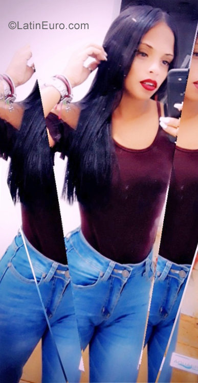Date this fun Dominican Republic girl Mara from Santo Domingo DO35689