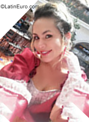 Date this sultry Ecuador girl Alondra from Quito EC358
