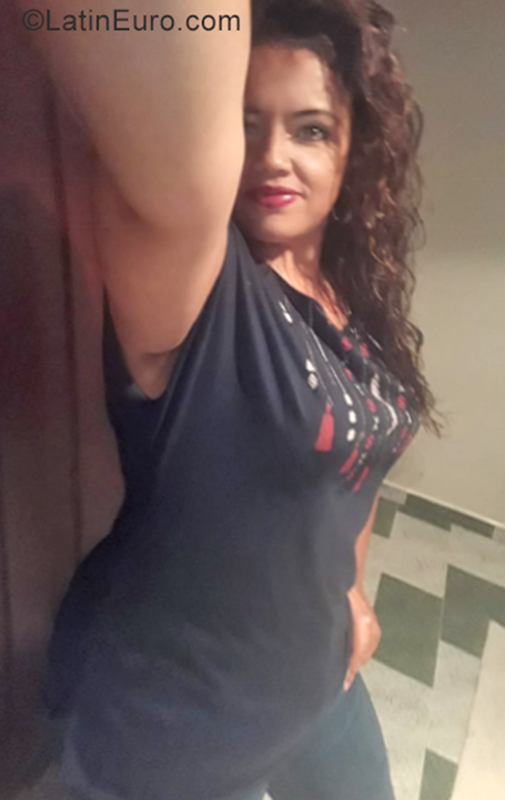 Date this good-looking Colombia girl Catherine from Bogota CO25893