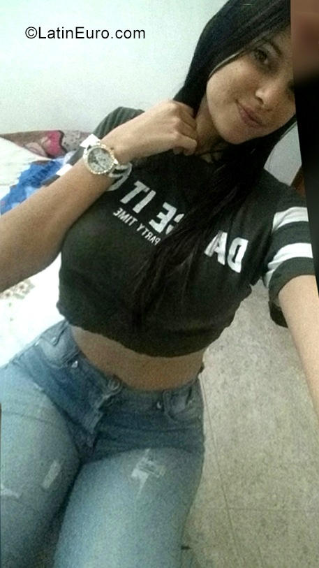 Date this beautiful Venezuela girl Lisleynas from Maracaibo VE2607