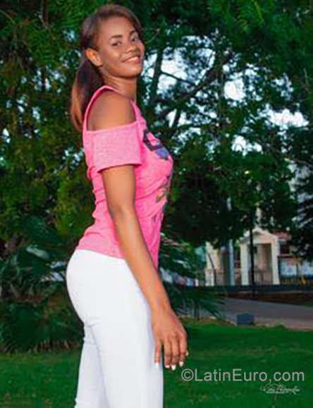 Date this beautiful Dominican Republic girl Yalitza from Dajabon DO35702