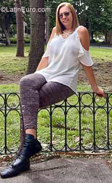Date this gorgeous Argentina girl Janett from Buenos Aires AR222