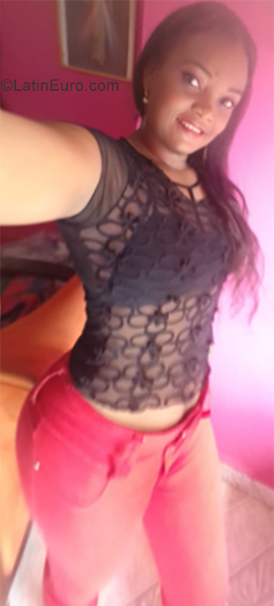 Date this beautiful Colombia girl Yuly from Buenaventura CO25908