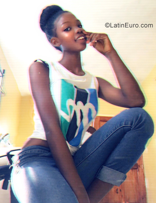 Date this happy Dominican Republic girl Madelin from Santo Domingo DO35724