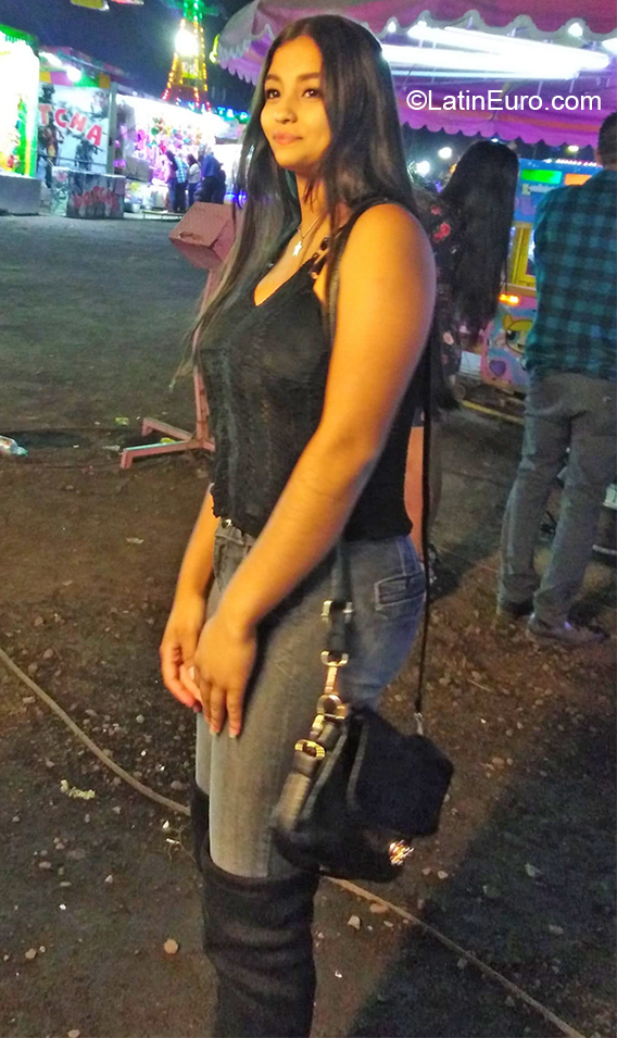 Date this funny Mexico girl Maryana from Guadalajara MX1676