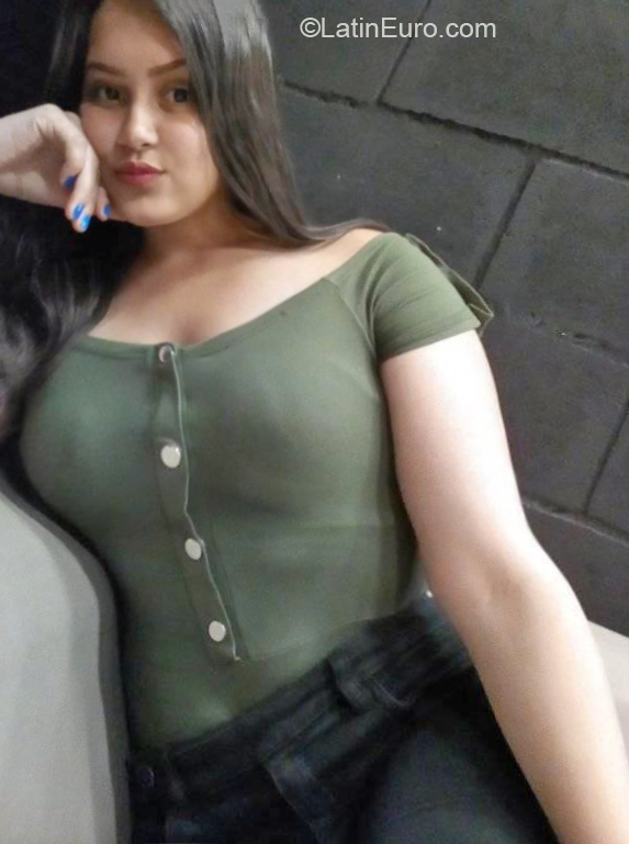 Date this voluptuous Colombia girl Kathy from Bogota CO25917