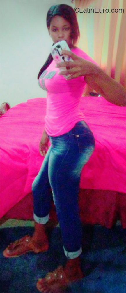 Date this georgeous Dominican Republic girl Marisa from Cotui DO35751