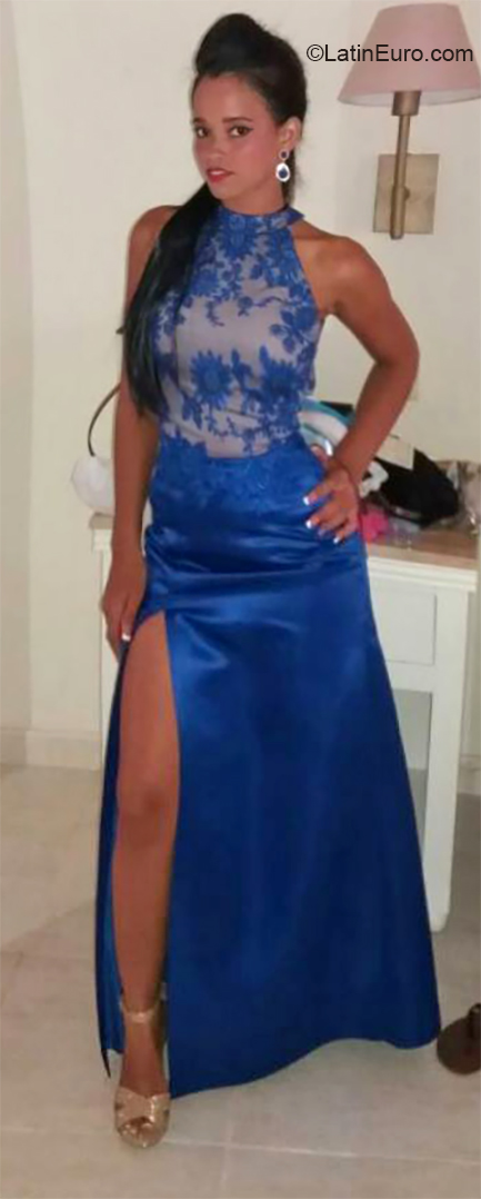 Date this sensual Dominican Republic girl Niky from Santo Domingo DO35764