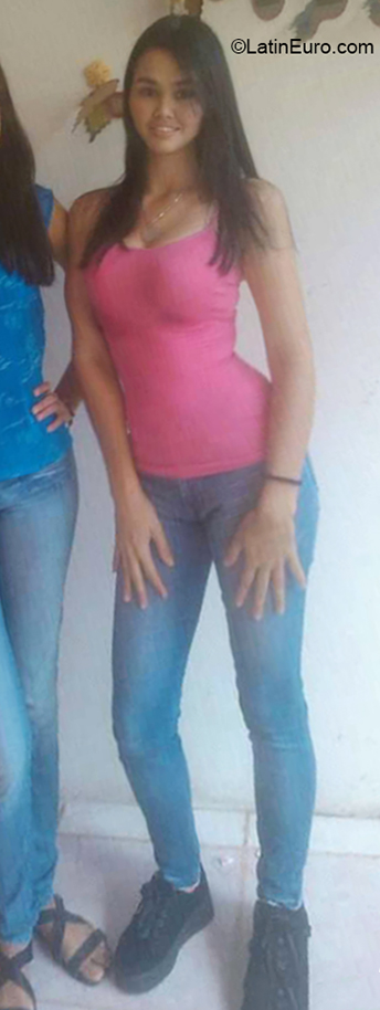 Date this gorgeous Venezuela girl Theiria from Carupano VE2631