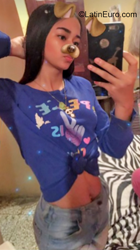 Date this hard body Dominican Republic girl Perla from Santiago DO35807