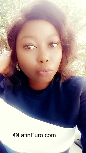 Date this exotic Cameroon girl Garence from Douala CM275