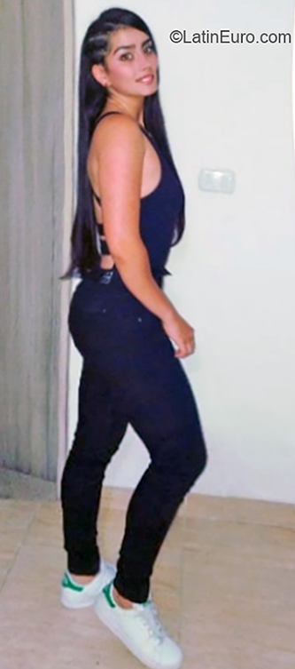 Date this happy Colombia girl Valentina from Pereira CO25957