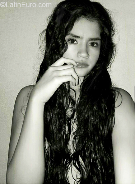 Date this foxy Colombia girl Lina from Bucaramanga CO25964