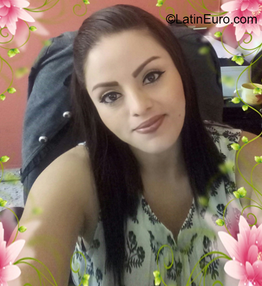 Date this lovely El Salvador girl Erika from San Salvador SV99