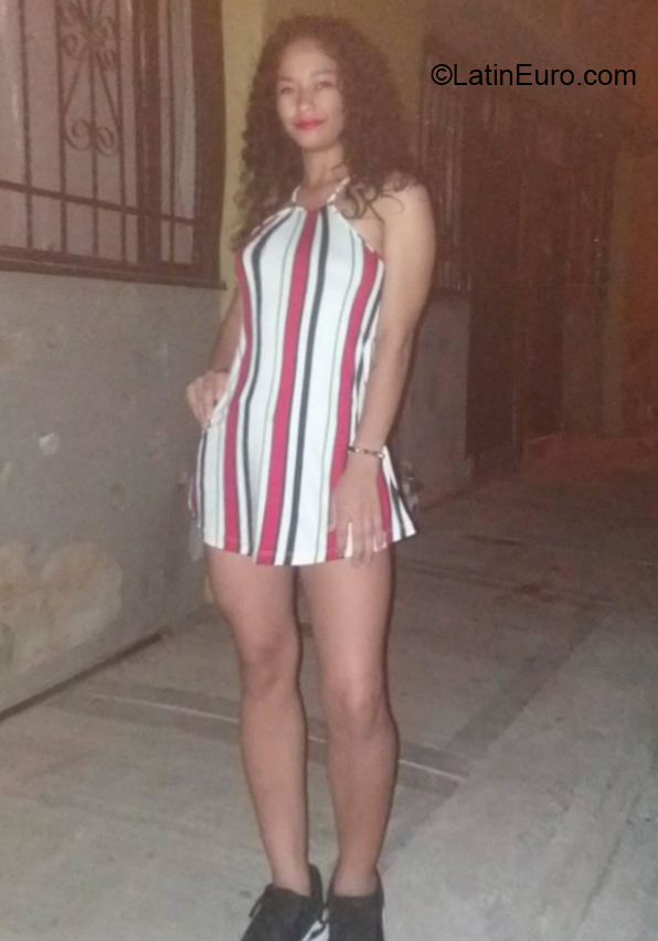 Date this exotic Colombia girl Yuliana from Santa Marta CO25974