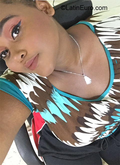 Date this foxy Dominican Republic girl Esmeralda from Santo Domingo DO35871
