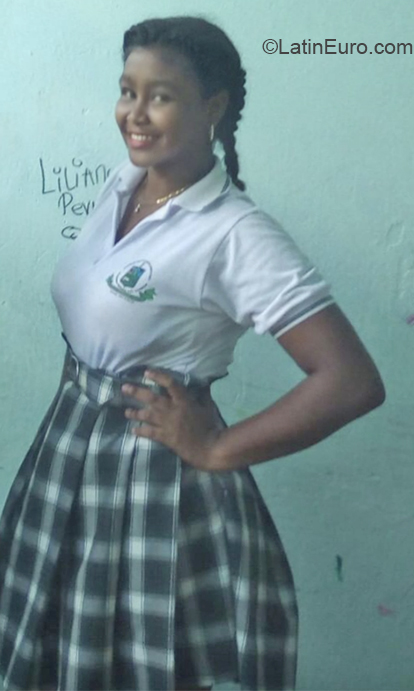 Date this pretty Colombia girl Madaly from Cartagena CO25981